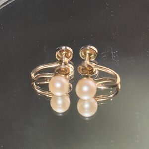Vintage small faux pearl screw back earrings